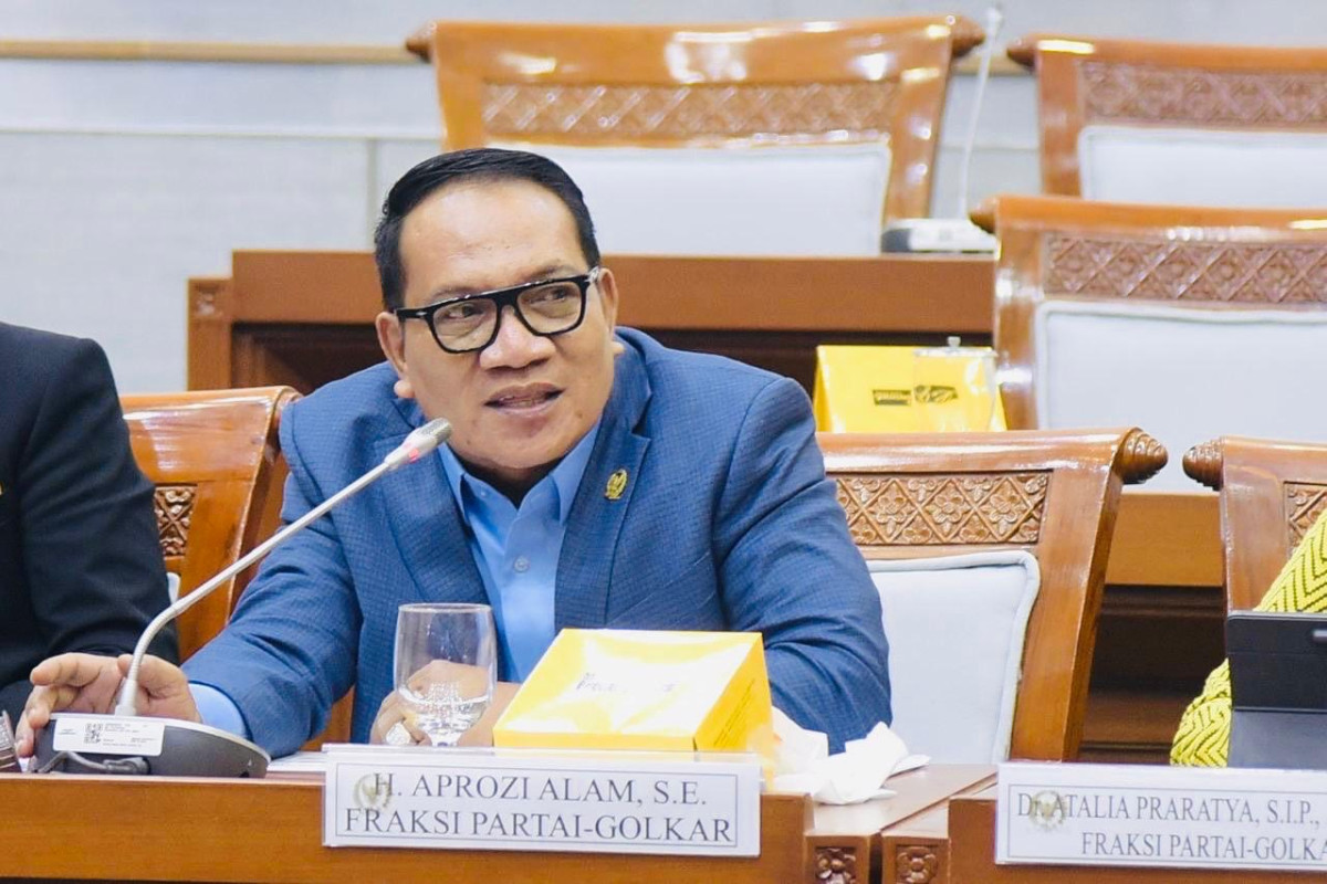 Dokumentasi Anggota DPR RI dari Fraksi Partai Golkar, H. Aprozi Alam, saat melakukan Rapat di Kantor DPR RI